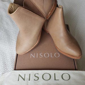 Nisolo Everyday Chelsea Boot in Almond